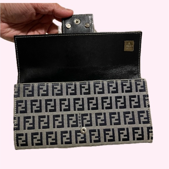 AUTHENTIC Fendi Vintage Zucca Monogram Continental Wallet / Crossbody - Picture 10 of 16